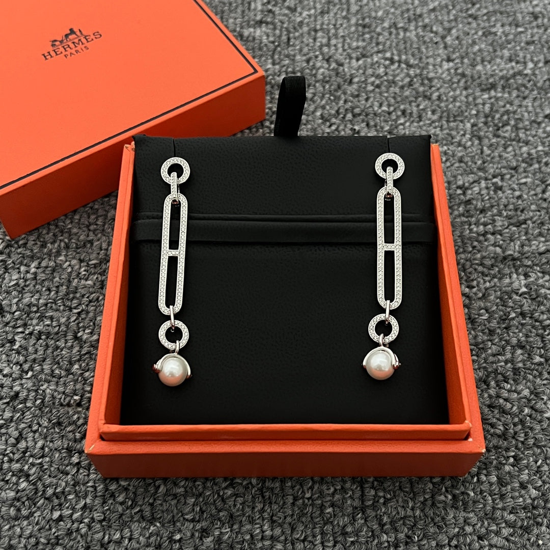 18K Chandra Diamonds Earrings